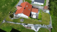 Sehr großes, gepflegtes Einfamilienhaus mit Einliegerwohnung und schönem Garten - Luftaufnahme