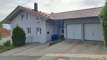 Großzügiges Mehrfamilienhaus mit gemütlichem Garten in Randlage, 94518 Spiegelau, Mehrfamilienhaus
