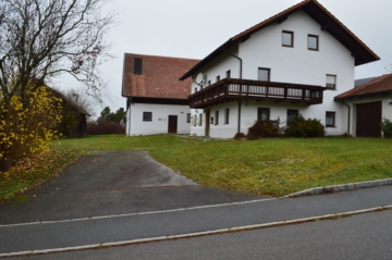 VERKAUFT!!! Sanierungsbedürftige Hofstelle in schöner Lage von Tiefenbach, 94113 Tiefenbach, Bauernhaus