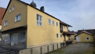 Außenbereich Seitenansicht - Attraktives Mehrfamilienhaus mit Gewerbeeinheit und viel Potenzial im idyllischen Tettenweis