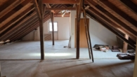 2. OG Dachgeschoss - Attraktives Mehrfamilienhaus mit Gewerbeeinheit und viel Potenzial im idyllischen Tettenweis