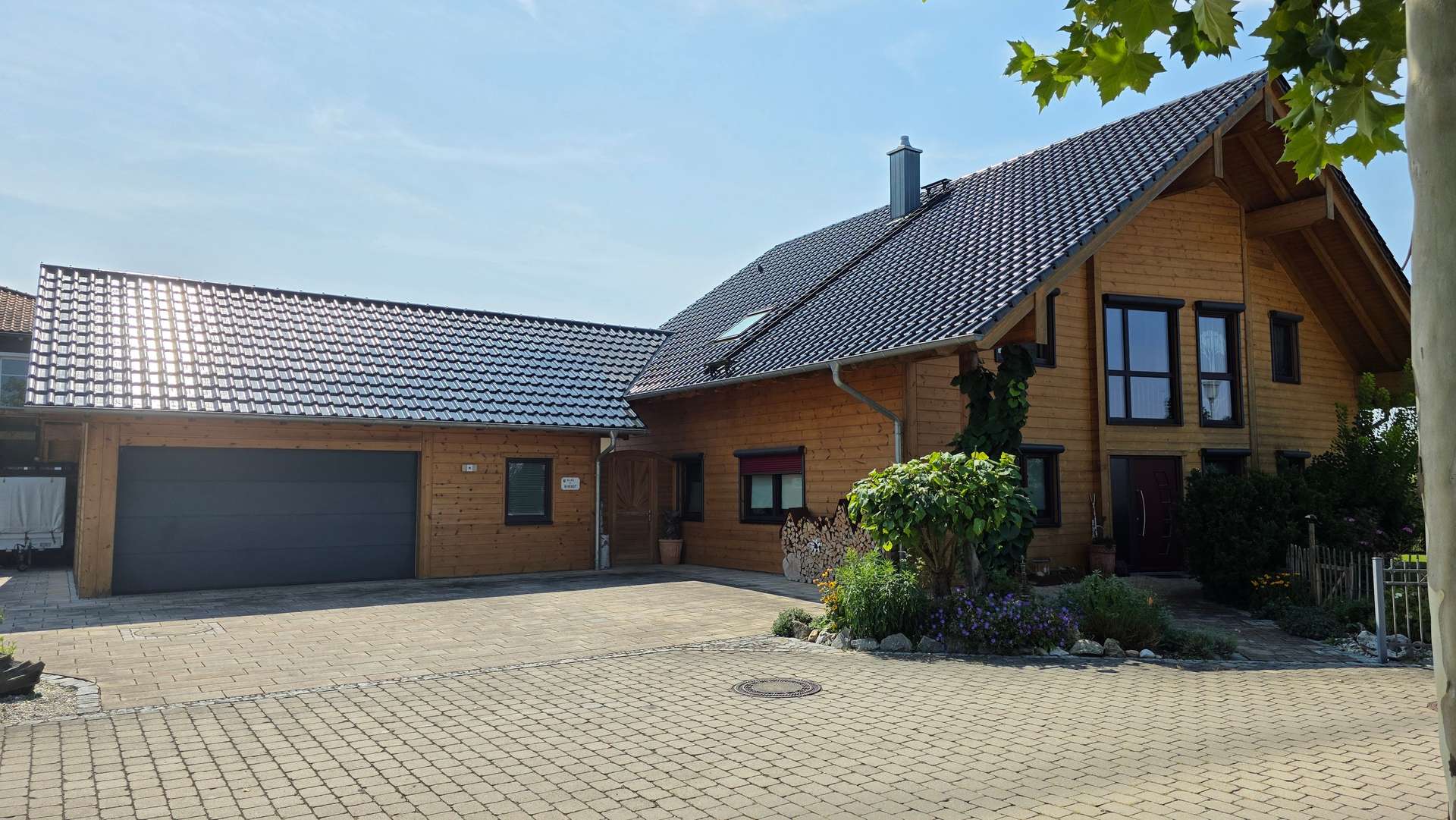 Außenansicht mit Garge