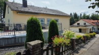 Außenarnsicht Terrasse OG - Charmantes Zweifamilienhaus mit großzügigem Garten