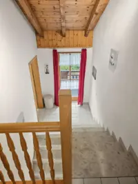 Flur mit Blick auf Balkon