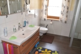 VERKAUFT !!! Top gepflegtes Einfamilienhaus mit toller Einliegerwohnung - Badezimmer