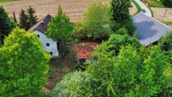 Luftaufnahme - Idyllisches Bauernanwesen zum Gestalten – Eingewachsenes Refugium mit top Aussicht in Niederbayern