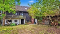 Außenansicht Wohnhaus mit Scheune - Idyllisches Bauernanwesen zum Gestalten – Eingewachsenes Refugium mit top Aussicht in Niederbayern