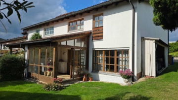 Außergewöhnliches Reihenendhaus mit Wintergarten, 94481 Grafenau, Reihenendhaus