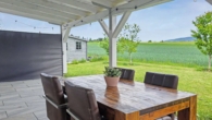 Terrasse mit Blick ins Grüne - Wo Familienträume Wurzeln schlagen: Modernes Wohlfühldomizil mit Panoramablick ins Grüne