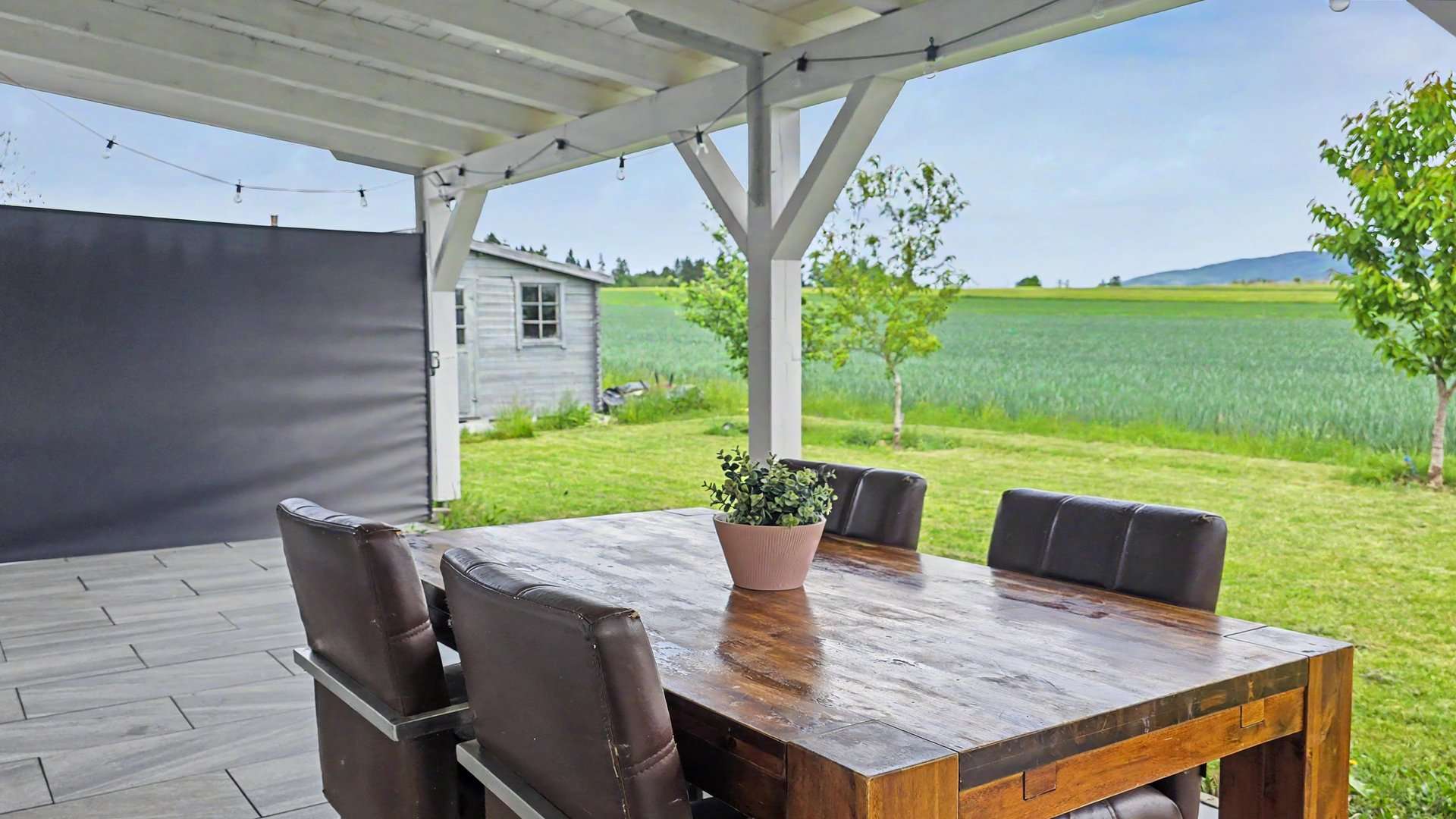 Terrasse mit Blick ins Grüne