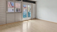 Zimmer 1 1. OG mit Balkon 1 - Familienglück in sonnigen Räumen – Gepflegtes Reihenmittelhaus mit Wintergarten und Garten