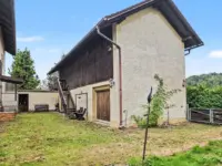 Nebengebäude mit Garage