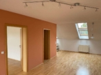 Helle 2 Zimmer Mansardenwohnung in guter Lage von Vilshofen - Wohnbereich