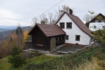 VERKAUFTschnuckeliges älteres Häuschen mit genialer Fernsicht in ruhigster, aber zentraler Randlage., 94538 Fürstenstein, Einfamilienhaus