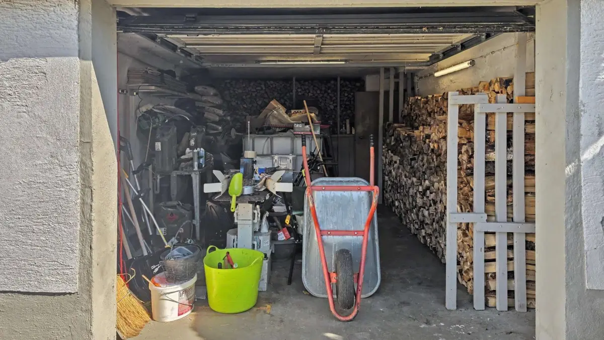 3. Garage mit Zugang zum Keller