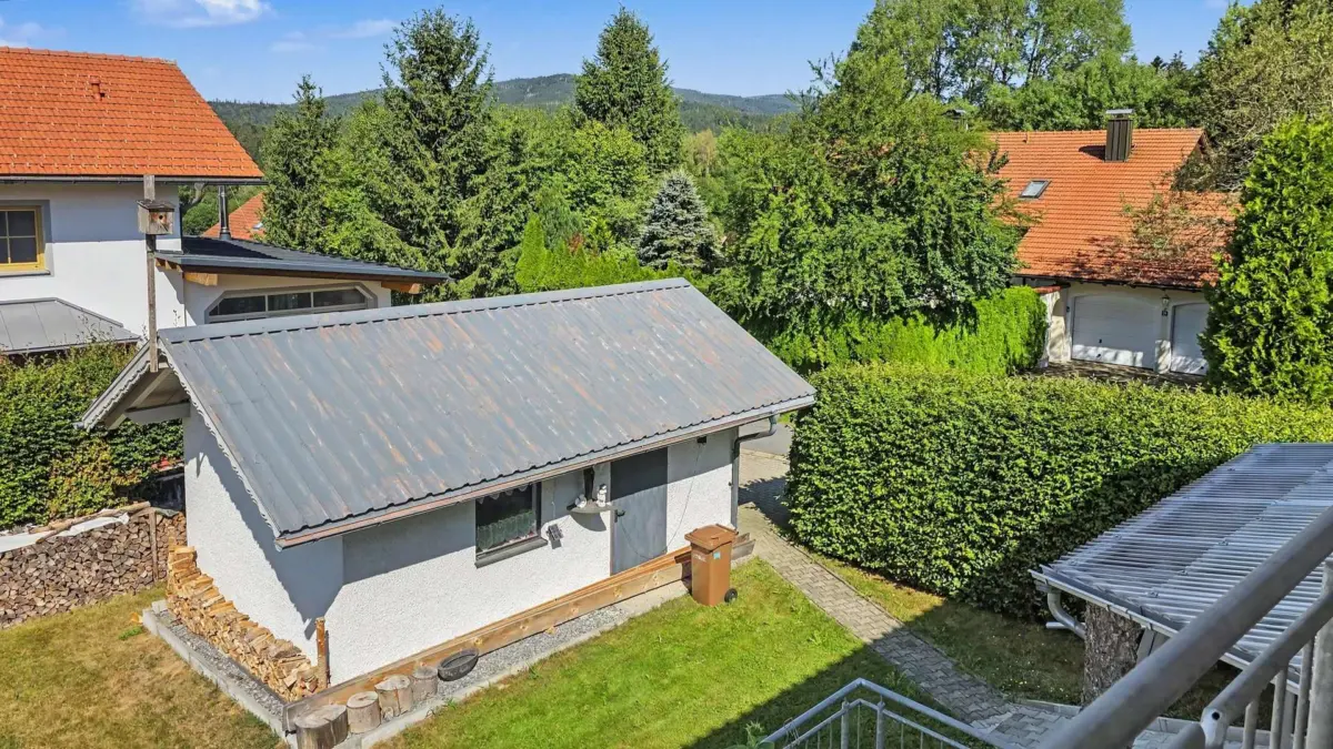 Aussicht Balkon OG auf Nebengebäude