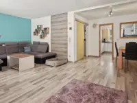 Wohnzimmer mit Essbereich