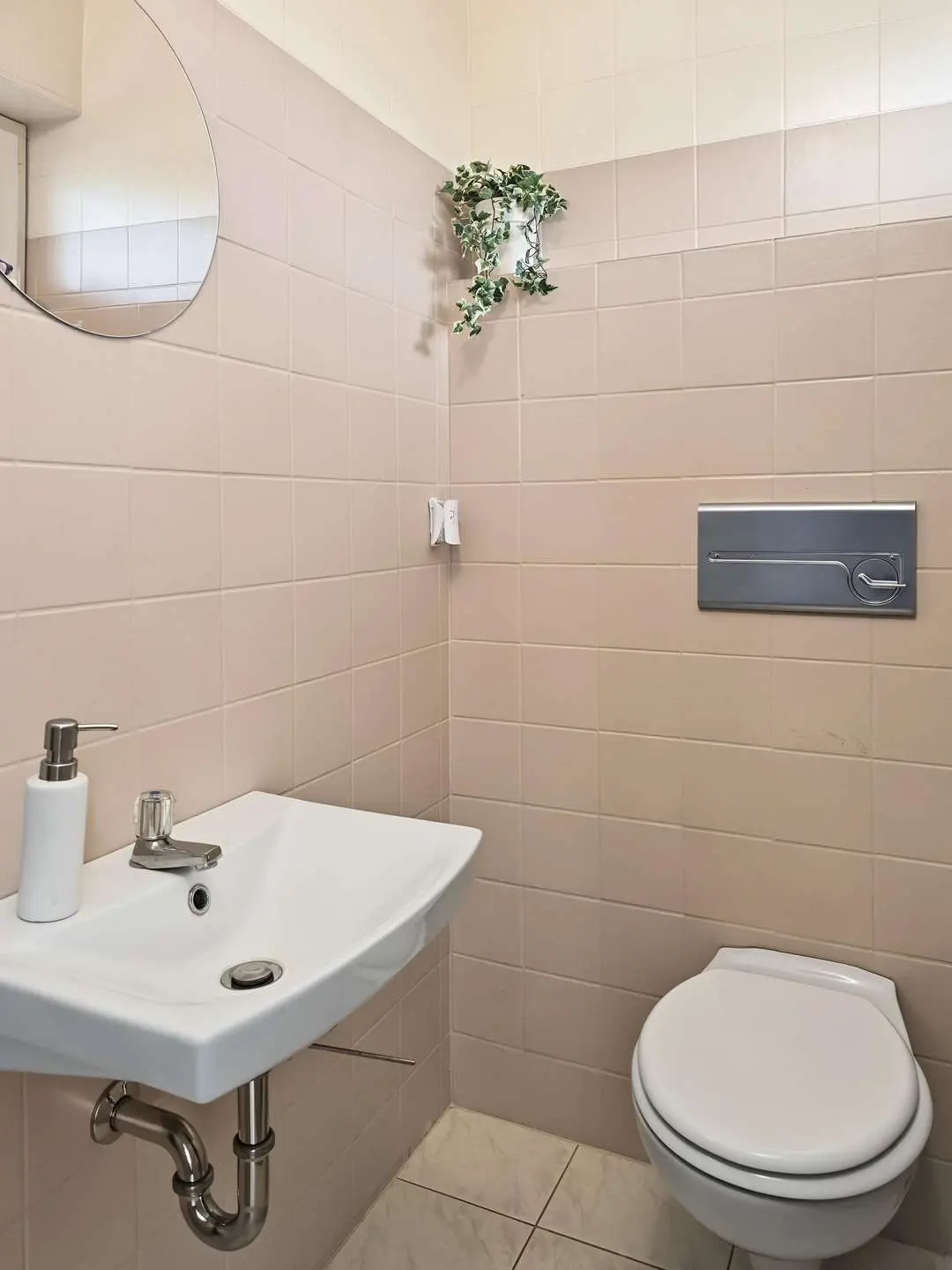Gäste-WC EG