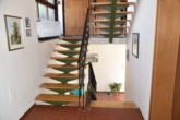 VERKAUFT !!! Einfamilienhaus mit toller Aussicht in ruhiger Siedlungslage mit großem Garten - Treppe
