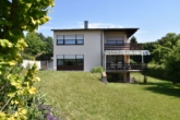VERKAUFT !!! Einfamilienhaus mit toller Aussicht in ruhiger Siedlungslage mit großem Garten - Hausansicht