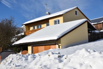VERKAUFT!!! Tolles Zweifamilienhaus in ruhiger Aussichtslage in gepflegtem Zustand, 94481 Grafenau, Mehrfamilienhaus