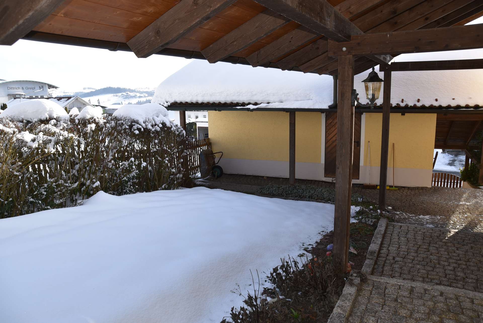 Überdachung Haus zur Garage