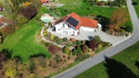 Luftaufnahme - Sehr gepflegtes Einfamilienhaus in der Natur