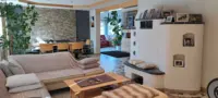 Wohnzimmer mit Kachelofen