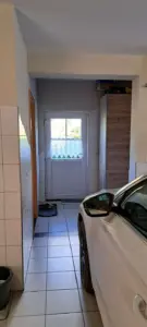 Garage mit Durchgang zum Haus