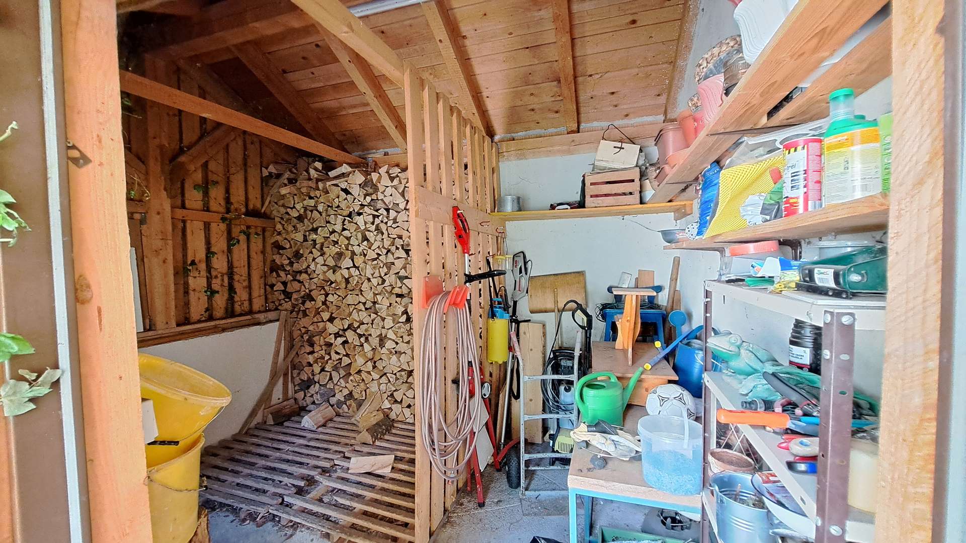 Geräteschuppen/Holzlager