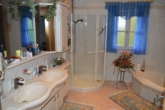VERKAUFT!!! Hochwertig ausgestattetes Wohnhaus mit Werkstatt in ruhiger Ortsrandlage - Badezimmer