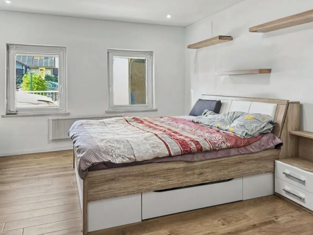 Schlafzimmer 1