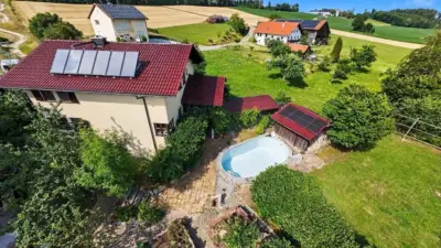 Wo Familie ankommt: Großzügiges Raumwunder mit barrierefreier Einliegerwohnung, 84494 Niederbergkirchen, Einfamilienhaus