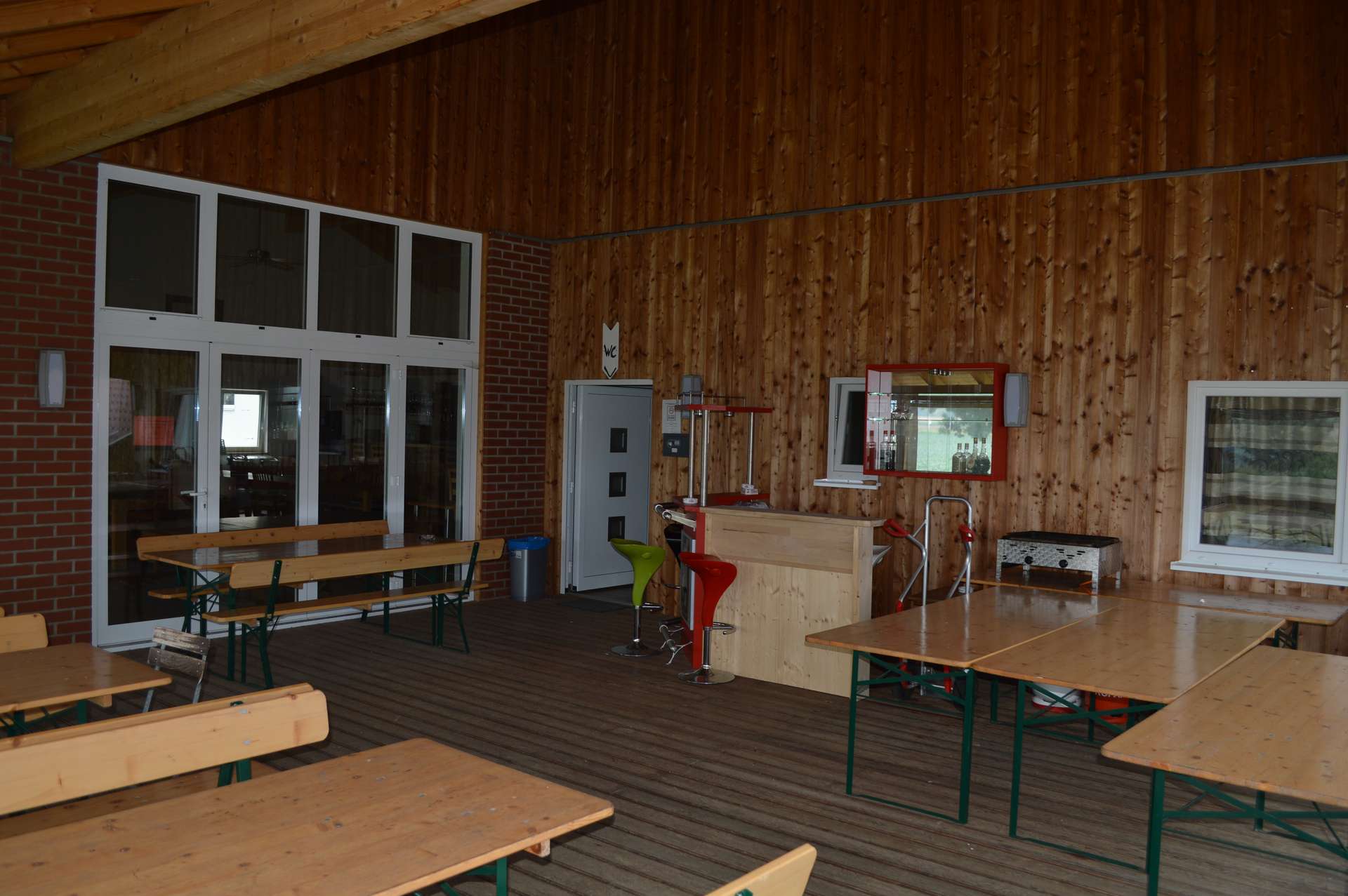 Aussentheke mit Terrasse