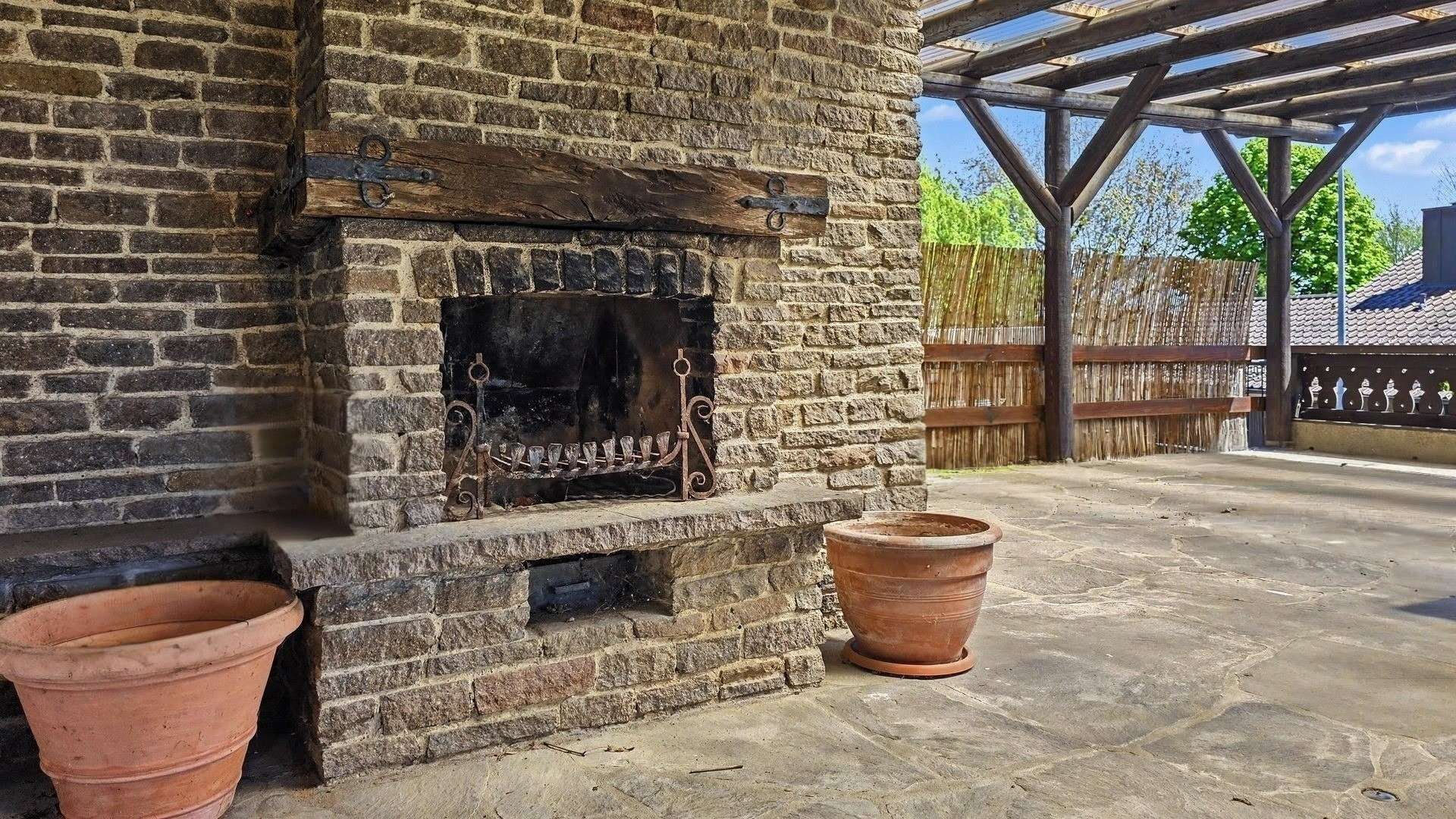 Terrasse mit Außenkamin