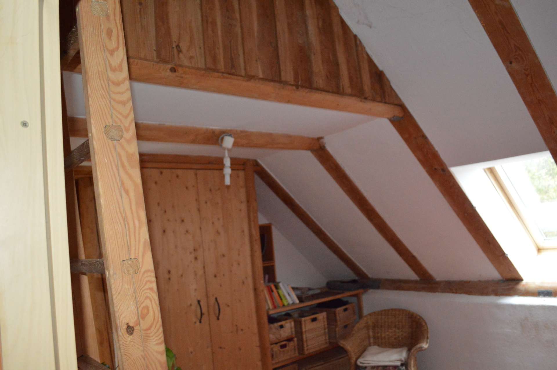 Schlafzimmer mit Spitzboden