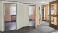 Zugang zu abgetrennten Bereichen - 92 m² Rohdiamant im Erdgeschoss – Praxis, Büro oder Wohnen? Gestalten Sie Ihre Vision