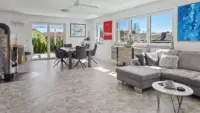 Wohn-Esszimmer mit Zugang Terrasse