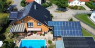Luftaufnahme - Bezauberndes Niedrigenergie-Holzhaus mit Pool