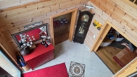 Blick in Flur EG - Bezauberndes Niedrigenergie-Holzhaus mit Pool