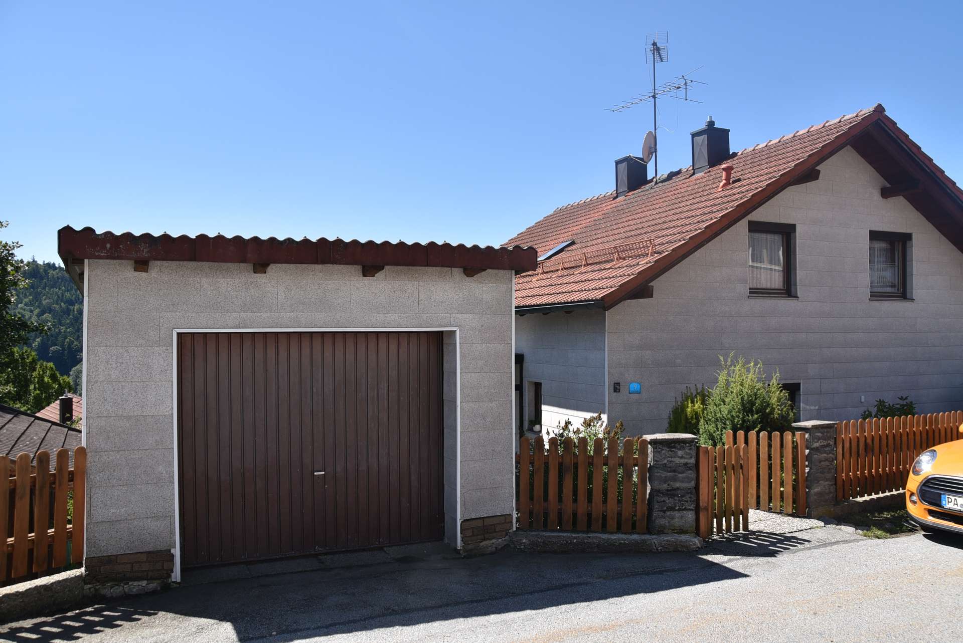 Garage/Haus