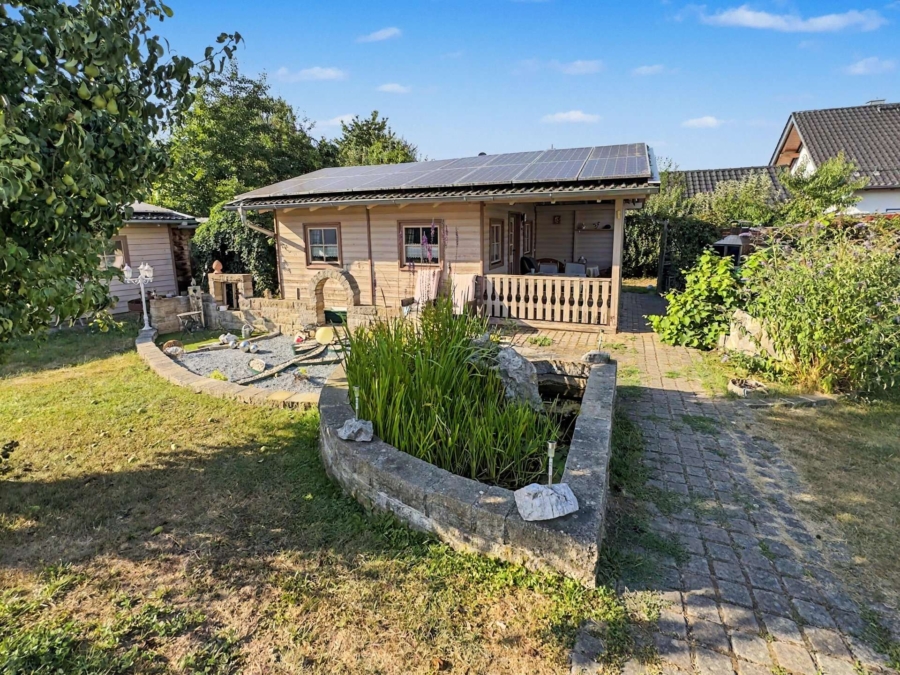 Gartenhaus mit Veranda und Grill