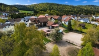 Luftaufnahme - Ehemaliges Bauernhaus – Ein Ort, gemacht für echte Pferdeliebe und echtes Familienleben