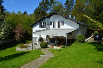 VERKAUFT!!! Repräsentative Villa in Alleinlage mit großem Parkgrundstück, 94486 Osterhofen, Einfamilienhaus