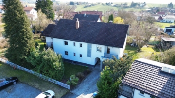 Großes Mehrfamilienhaus, 3 Einheiten & Ausbaupotential sucht Großfamilie/Mehrgenerationen/Investoren, 94154 Neukirchen vorm Wald, Mehrfamilienhaus