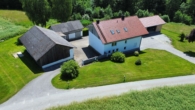 Luftaufnahme - Traum-Zweifamilienhaus in idyllischer Alleinlage für Naturliebhaber – mit unbefristetem Wohnrecht