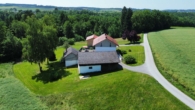 Luftaufnahme - Traum-Zweifamilienhaus in idyllischer Alleinlage für Naturliebhaber – mit unbefristetem Wohnrecht