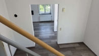 Aufgang Treppe, Blick ins Esszimmer - Traum-Zweifamilienhaus in idyllischer Alleinlage für Naturliebhaber – mit unbefristetem Wohnrecht